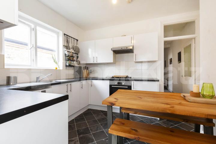 first floor 2 bedroom property with access to shared garden Chewton Road, Walthamstow